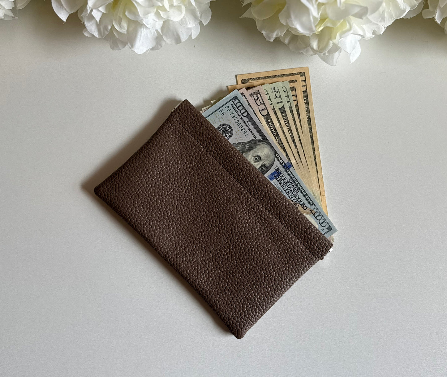 Pebble Luxe Magnetic Money Pouch
