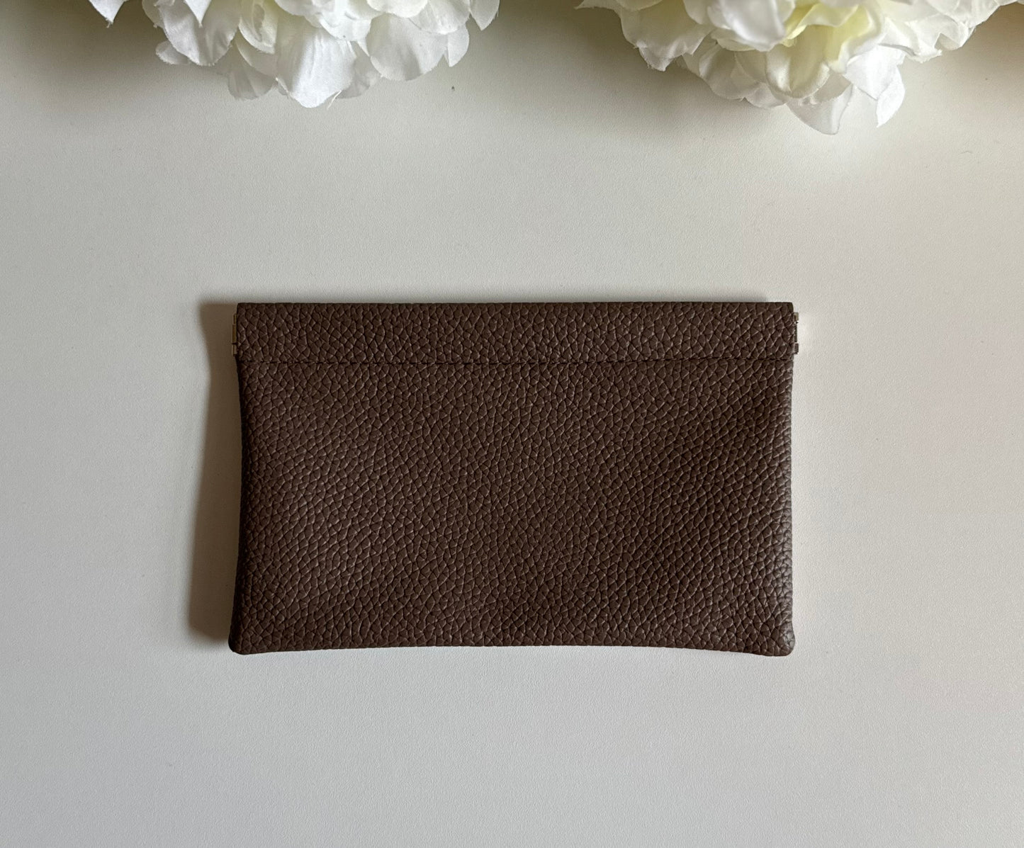 Pebble Luxe Magnetic Money Pouch